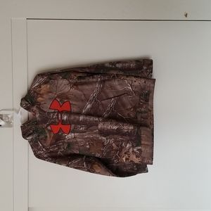 Kid's UnderArmour jacket size YXL camouflage color real tree extra design